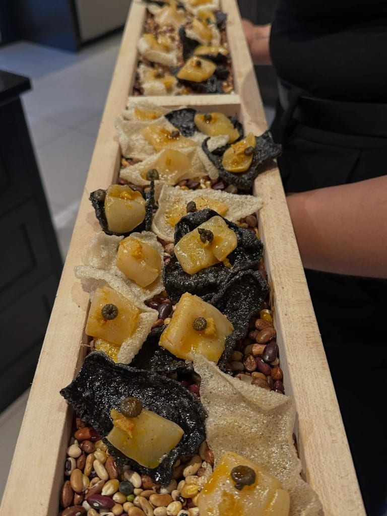 Black and white chips with scallops in a wooden tray
